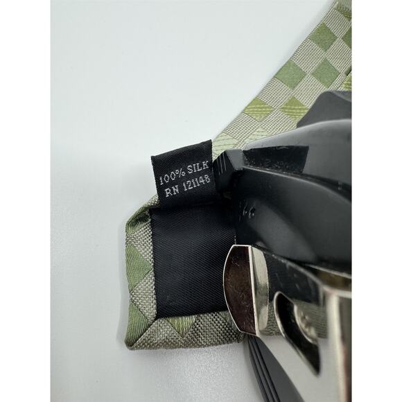 Kenneth Cole Reaction Mens Neck Tie Green and Gray Squares 100% Silk Tie - Picture 3 of 7